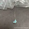 Brincos de Concha Branca com Trevo de Quatro Folhas Estilo Novo Borboleta Pequena de Alta Qualidade para Mulheres, Pulseira Corrente Clavícula de Luxo Leve, Presente de Qixi para Namorada