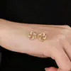 Aretes Personalizados de Plata Pura S925 con Trébol de Cuatro Hojas, Fuente de Arte de Plata, Elegantes y de Moda Estilo Retro, Nuevo Modelo Transfronterizo