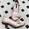 Zapatos de tacón alto de lunares estilo francés para mujer, tacón grueso, nuevo modelo primavera-verano 2026, elegantes zapatos de punta redonda poco profundos