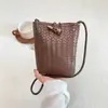 Bolso cruzado de hombro único tejido de alta gama para mujer, nuevo para el otoño de 2026, versátil, pequeño, ligero, mini bolsa para teléfono