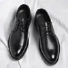 Zapatos de cuero auténticos marca Dragonfly para hombre, que aumentan la altura, de punta fina, versátiles para verano, estilo británico, calados y transpirables, adecuados para uso formal de negocios y uso casual