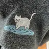 Sudadera de Forro Polar Bordada de Gato de Diseño de Nicho para Mujer, Suave y Amigable con la Piel, Sudadera Interior de Cuello Redondo, Chaqueta Engrosada