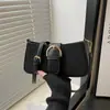 Bolsa de Axila em Forma de Meia-Lua Fosca Estilo Coreano Alça Larga Ajustável Design de Fivela Dourada Casual Versátil para o Dia a Dia Ombro Único Pequena Transversal