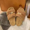 Chinelos peludos de sola grossa, de alta qualidade, para usar ao ar livre, novo modelo outono e inverno 2026, extremamente estilosos e confortáveis, chinelos de algodão Birkenstock com forro de pelúcia
