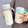 Taza de plástico explosiva de alto valor para salir con taza de agua de mano portátil simple para niña estudiante al aire libre para beber directamente resistente a altas temperaturas