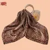 Verão 2025 Novo Lenço Quadrado Elegante Estampa de Leopardo 70X70 Lenço Quadrado de Cetim Chiffon Fábrica Fonte Atacado