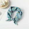 Pedidos Japoneses y Coreanos 58 Bufandas de Seda Bufandas Cuadradas Pequeñas Pañuelos para la Cabeza de Mujer Versátiles Estampado Paisley Bufandas de Algodón y Lino Venta al por Mayor Verano Estilo Delgado