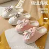 Chinelos de Algodão com Laço Transfronteiriço Sola Grossa Doce Laço Pelúcia Chinelos Femininos Outono e Inverno Fofos Chinelos de Algodão Pelúcia Inverno