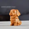 Escultura em Madeira de Tuia Puxador de Cachorrinho Fofo Peça Próspera Casa Artesanato Animal Ornamentos de Mesa Cão do Zodíaco Pequenos Ornamentos
