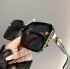 Gafas de Sol Avanzadas Resistentes a los Rayos UV para Mujer, Cuadradas de Montura Grande, Adelgazantes para Cara Redonda, Resistentes al Sol, Distintivas y a la Moda