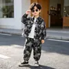 Conjunto de Ropa de Otoño para Niños 2026 Nuevo Moda Bebé Niño Primavera/Otoño Ropa Infantil Tie-Dye Mezclilla Manga Larga Conjunto de Tres Piezas Moderno
