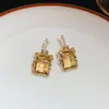 Pendientes Cuadrados Plegados de Circonita Ultra Brillantes Aguja Plateada Pendientes de Botón de Lujo Ligero de Gama Alta Pendientes de Moda Retro con Sentido de Diseño Nicho