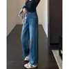 ¡El ajuste es perfecto! Estos jeans de alta calidad, adelgazantes, de cintura alta, pierna recta y pierna ancha en un clásico azul medio están diseñados para hacer que tus piernas se vean más largas.. Nuevo estilo otoño/invierno para mujer