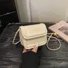 Comercio Exterior Estilo Coreano Repujado Estampado en Caliente Letra Transfronterizo Nueva Llegada Puro 2026 Nuevo Estilo Moda Bolso Cuadrado Pequeño con Cadena de Hombro Cruzado