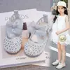 2026 Zapatos Mary Jane para Niñas Hada Cielo Estrellado con Pedrería Malla de Encaje con Lazo Sandalias de Punta Cerrada para Bebé
