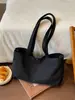 Bolsas de lona casuales de nicho al por mayor para mujer, nuevo bolso tote simple de color liso de gran capacidad, bolso de hombro para el antebrazo para el trabajo