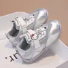Zapatos Deportivos de Malla Transpirable para Niñas Estilo Verano 2026 Dibujos Animados Suela Suave Antideslizantes Zapatos Forrest Gump Zapatos Casuales Ligeros