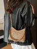 El Mini Bolso Hobo es Ligero y Tiene la Capacidad Justa para Salir. Es un Artefacto Imprescindible para la Venta al por Mayor Transfronteriza de Bolsos para Mujer. Bolso de mano para hombro cruzado
