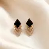Brincos de Flor de Pérola Coreanos para Mulheres, Brincos de Luxo Leve e de Alta Qualidade, Estilo Novo, Moda de Nicho, Brincos Versáteis Venda por Atacado