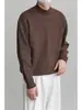 Suéter pullover minimalista retrô estilo japonês moderno com gola alta parcial, corte solto, top casual versátil, camada base quente e macia