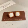 Pendientes cuadrados versátiles de lujo ligeros, diseño de nicho femenino, pendientes de temperamento retro francés de alto sentido, pendientes de moda al por mayor