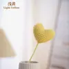 Rama de flor individual con forma de corazón tridimensional tejida a mano, arreglo de flores de escritorio tejido con hilo, decoración de regalo para el Día de San Valentín