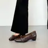 Novos Sapatos de Salto Médio Quadrados 2026 para Mulheres, Simples, Versáteis, Decotados, Profissionais, Couro Macio, Sapatos para Ir ao Trabalho, Casuais