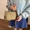 Bolso casual para el día a día, bolso de mano para mujer, nuevo bolso tipo cubo de estilo coreano, ligero y de diseño único, bolso de hombro y bolso cruzado elegante