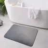 Tapete de piso de terra de diatomáceas de cor sólida simples para banheiro, fácil de manter, absorvente de água, antiderrapante, antiderrapante e resistente à sujeira para entrada