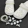 Zapatos de Madera Adorables con Mariposa de Perla de Venta Caliente Accesorios para Zapatos Hebilla de Zapato Desmontable DIY Decoraciones de Zapatos de Dibujos Animados para Primavera y Verano