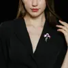 Nuevo Broche de Lirio Morado, Femenino, Elegante y Atmosférico, Flores Esmaltadas, Ramillete Elegante, Accesorios para Pines de Abrigo