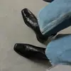 Botas Femininas Maillard de Bico Quadrado para Tornozelo Coleção Outono/Inverno 2025 Elegantes com Salto Bloco Zíper nas Costas Botas Finas Confortáveis com Solado Plano Botas Martin