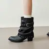 Botas Western Cowboy com Salto Grosso Versátil 2026 Novas Botas Empilhadas Femininas com Fivela de Cinto Rivet Retrô Tendência Coreana para Aumentar a Altura