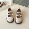 Zapatos de piel para niña 2026 primavera nuevo estilo niña corazón negro diamante zapatos de princesa niños medianos y grandes elegantes zapatos de piel con suela suave