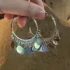 Brincos de Franja com Lantejoulas Brilhantes Prateados para Mulheres 2025 Novo Estilo Étnico Pequenos Brincos que Valorizam o Rosto Redondo