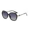 Gafas de sol urbanas modernas, modernas y detalladas de alta definición con protección UV400.