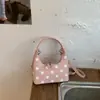 Bolso pequeño súper popular y exquisito para mujer, nueva moda de verano 2026, bolso de hombro y cruzado de alta gama para el trabajo