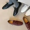 Nuevos Zapatos Blancos 2025 para Mujer Punta Redonda Retro con Cordones Planos Zapatos de Ballet de Caña Baja Completamente de Cuero Zapatos para Mujer