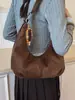 Bolsa Transfronteiriça de Camurça Feminina Grande Capacidade Nova Outono e Inverno 2025 Bolsa Transversal Fosca Retrô Bolsa Dumpling para o Trabalho