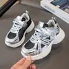 Zapatillas de papá para bebé, zapatos para niños y niñas, malla de una sola capa para primavera y otoño, forrados de felpa para invierno, versiones duales, suela suave, antideslizantes, zapatos para niños con velcro