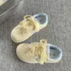 Zapatillas Blancas Cómodas, Transpirables, Versátiles, de Nicho con Suela Gruesa para Aumentar la Altura, Modelo Nuevo Primavera y Otoño 2026, Zapatillas de Entrenamiento Casuales Alemanas para Estudiantes