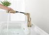 Grifo elevable dorado cepillado para baño Kaiping Youjia, grifo extraíble giratorio para lavabo de dos funciones 31359