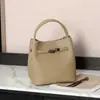 Bolso tipo cubo de piel de vaca de capa superior estilo cesta para mujer, piel genuina, nuevo modelo 2026, bolso de hombro versátil de alta gama, bolso de mano, bolso cruzado para mujer