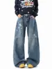 Jeans curvos de pierna ancha con estampado de estrellas deconstruido estilo americano, un nuevo diseño de moda para hombre, con corte holgado y un look fresco y elegante.