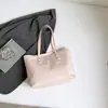 Bolsa Feminina Transfronteiriça Tendência Grande Capacidade 2025 Novo Estilo Texturizada de Verão Ombro Sacola de Compras para Aula e Deslocamento Bolsa Tote