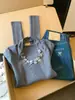 Blusa de Tricô Cinza com Lantejoulas, Decote U Halter, Feminina, Outono e Inverno, Casual, Efeito Emagrecedor, Tops de Design de Nicho de Alta Qualidade