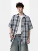 Camisa de manga corta a cuadros de moda estilo Hong Kong para hombre, camisa chaqueta versátil de verano de seda helada de corte holgado de media manga