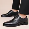 Sapatos Masculinos de Couro Sapatos Masculinos de Couro Formais de Negócios com Três Ilhós Respiráveis Resistentes ao Desgaste Sapatos para o Trabalho e o Dia a Dia Estilo Britânico Tamanho Grande Sapatos Masculinos