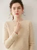 Suéter de cashmere elegante e estiloso com gola redonda para mulheres, apresentando um design de tricô torcido, tecido espessado e um caimento que afina a silhueta, macio e confortável, perfeito como peça de base.