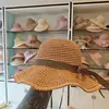Sombrero de Pescador de Paja Transpirable de Borde Ancho Estilo Coreano Fresco y Sencillo para Mujer, Sombrero de Protección Solar para Salidas, Hace que la Cara Parezca Más Pequeña, Sombrero de Paja Versátil